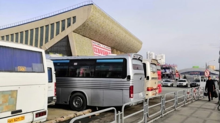 В Челябинске за 9 млн рублей парковку бывшего автовокзала превратят в газон
