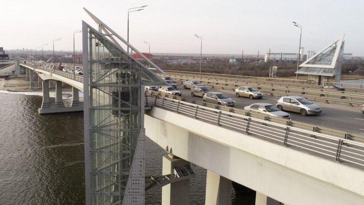 Власти Ростова отказались включать лифты на Ворошиловском мосту