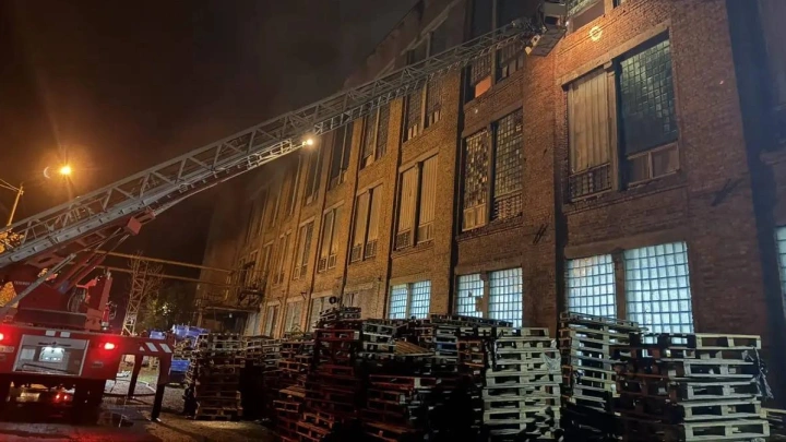 Прокуратура взяла на контроль установление причин пожара на складе в Подмосковье