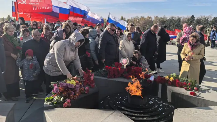 Патриотическая эстафета Венок Славы завершилась на Самбекских высотах