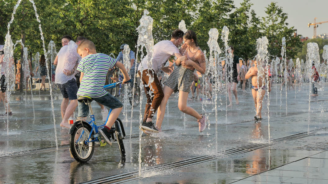 Летом будет аномальная жара. Жара в Москве. Аномальная жара в Москве. Жаркое лето в Москве. Москва лето жара.