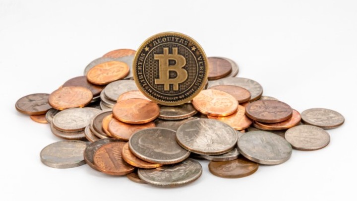 Биткоин всё? Центробанк назвал криптовалюту финансовой пирамидой
