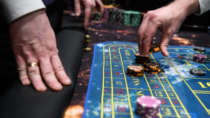 Брутян в розыске: тесть Прилучного попал под уголовное дело об азартных играх