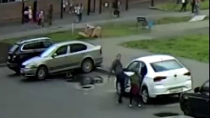 Челябинца, пнувшего девочку возле школы, не накажут