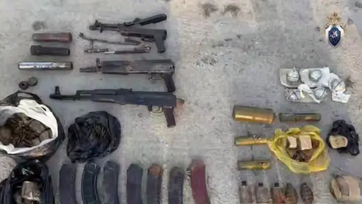 В Приморье нашли схрон с оружием банды из 24 вымогателей В Приморье нашли схрон с оружием банды из 24 вымогателей