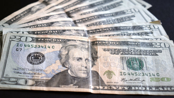 Меченая валюта? Эксперт прокомментировал опасность вливания долларов в российскую экономику