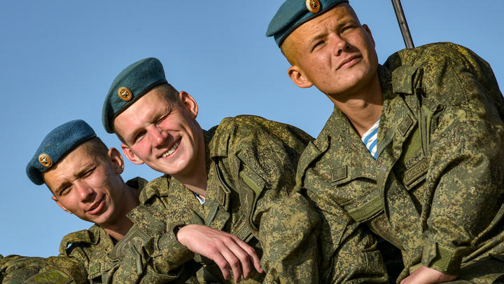 На случай глупостей со стороны Украины: Более двух тысяч вежливых десантируются в Крыму