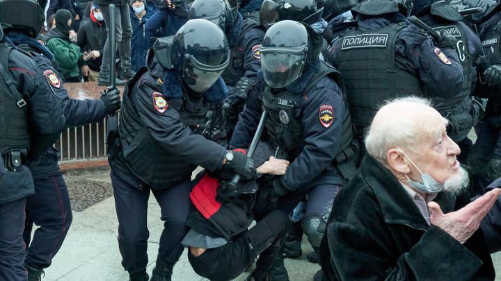 Извинения и деньги не помогли: Берсерк из Чечни получил 5 лет за нападение на ОМОН