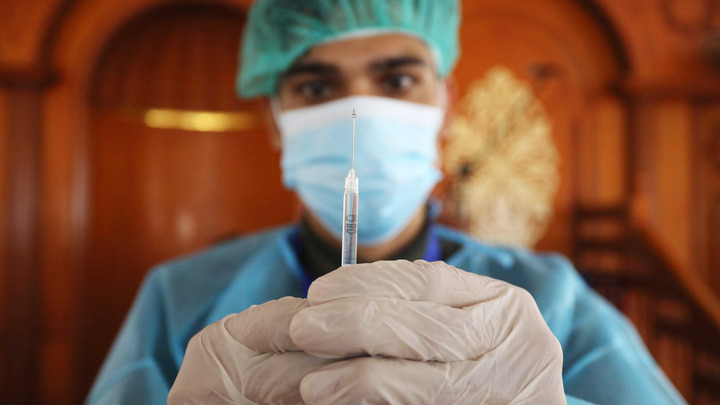 Врач перечислил, кому угрожает заражение несколькими штаммами COVID