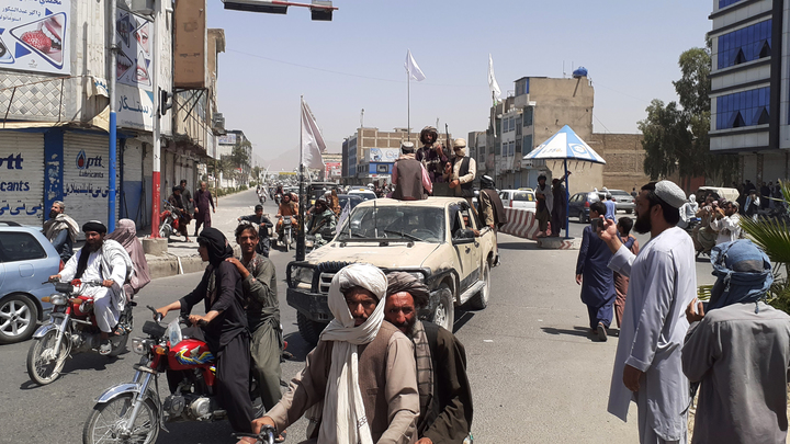 Талибы* уже в Кабуле: В столице Афганистана слышны крики и выстрелы - видео