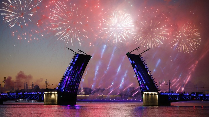 И грустно, и светло: Актер Федотов рассказал, почему важно навсегда запомнить Последний звонок