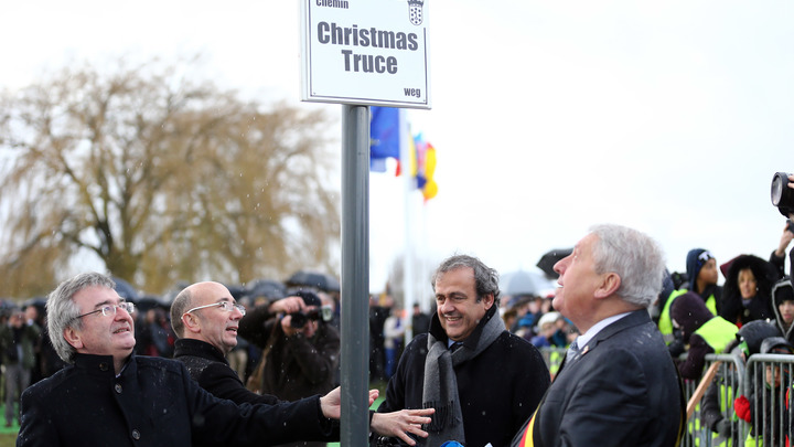 Что произошло 11 декабря: три битвы и Рождественское перемирие
