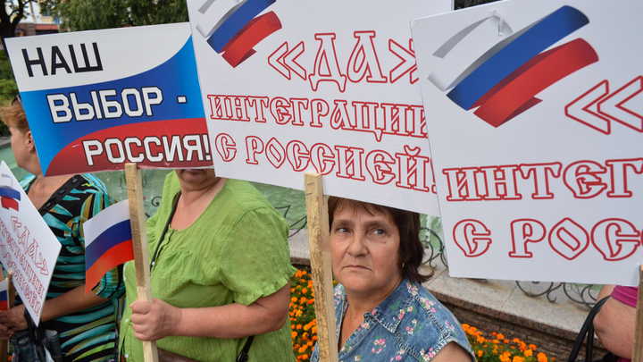 Скрытое в Конституции: Украинский политолог признал Донбасс частью России