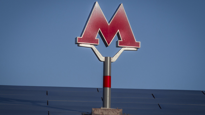 Новосибирец обманом заставил пассажиров покинуть вагон метро