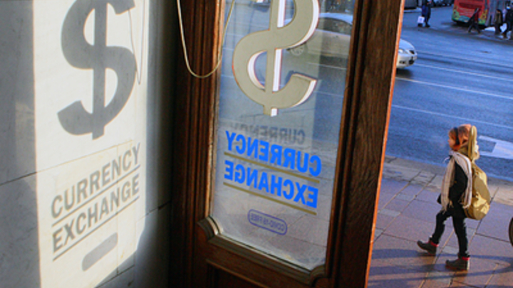 Финансист рассказал, какие доллары нельзя покупать: Слишком выгодно - опасно