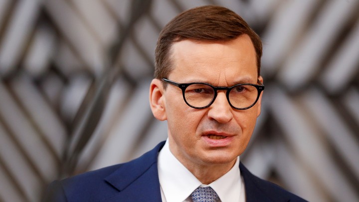 Польский премьер Моравецкий забыл историю своего народа и поклонился Бандере