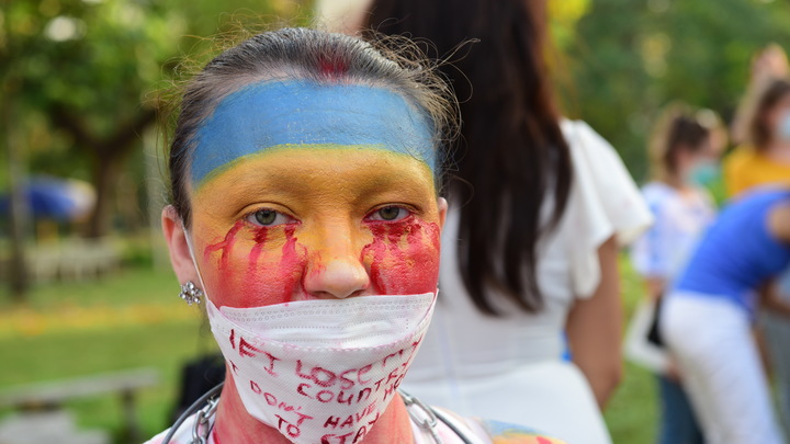 Вышел в магазин и умер от ножевого: Так ли гостеприимна Европа? Суровая реальность в действии