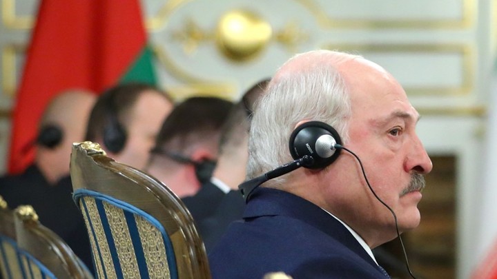 Лукашенко: Европа в конечном итоге приползет к России