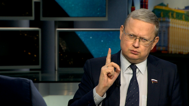 Как вывести чиновника из себя одной фразой, сказал Делягин: Вой, словно на Рейхстаге знамя подняли