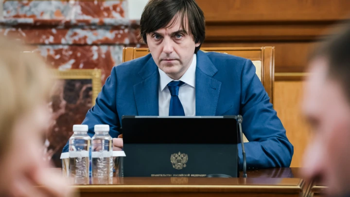 Минпросвещения порекомендует, что смотреть и читать детям: Работа над официальном списком уже идёт