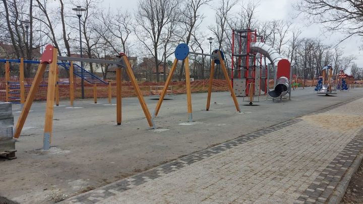 В Таганроге заканчивают благоустройство парка в честь 300-летия города