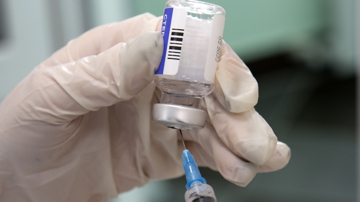 Ведущий Эха Москвы рассказал, как с рук купил вакцину