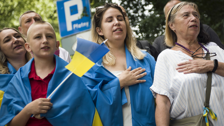 Украинские беженцы опозорились с травлей в Дании: Власти вступились за русского учителя