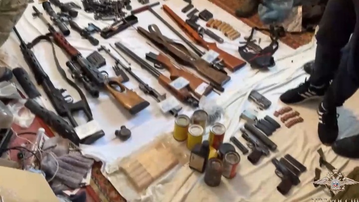 В Славянском районе крупный схрон оружия и взрывчатки нашли в доме пенсионера