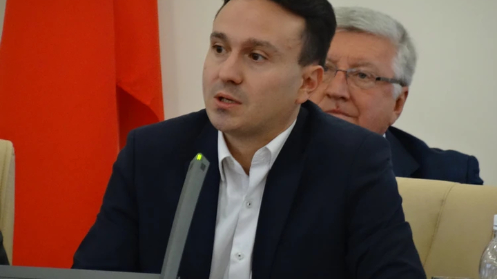 Антон Сидорко от КПРФ подал документы в избирком и заочно нагрубил врио губернатора Авдееву