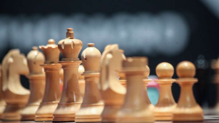 Роботу-шахматисту, который сломал палец 7-летнему партнеру, вынесли приговор