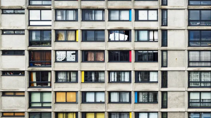 «Разрешение брать у соседей?»: курение на личном балконе грозит штрафом до 15 тыс.руб