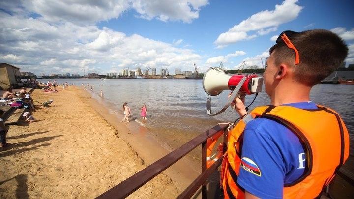 Купаться на надувном матрасе