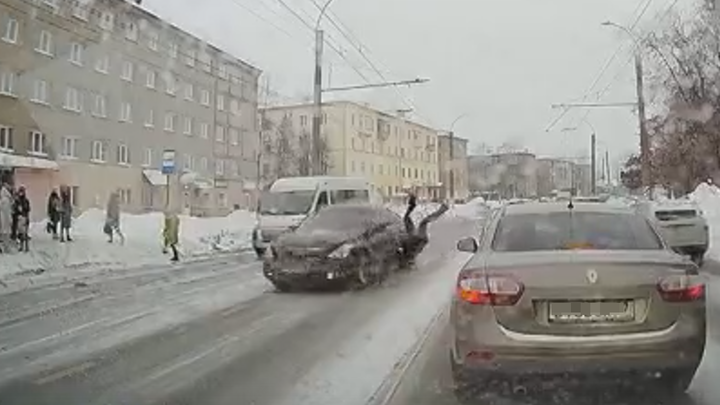 В Иванове 13-летний мальчик на Велижской улице выбежал прямо под колеса машины
