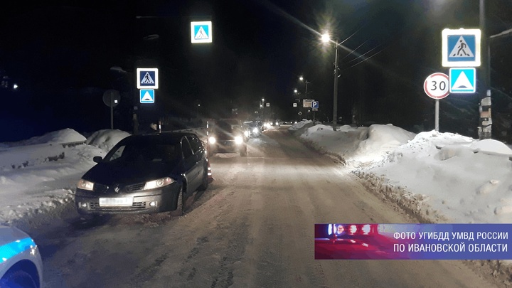 Появилось видео, как в Иванове Renault Megane сбил на «зебре» мать с ребенком
