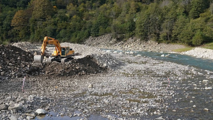 В Сочи стартовала расчистка русла горной реки Псезуапсе