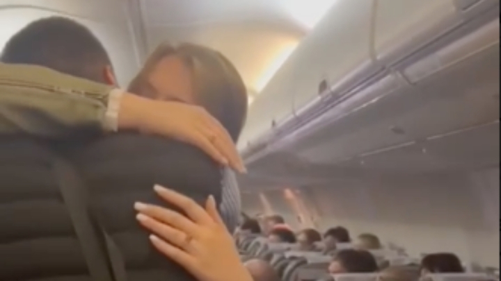 Пассажир сделал предложение возлюбленной во время перелёта из Москвы в Сочи