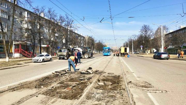 В Новокузнецке приступили к ремонту трамвайных путей