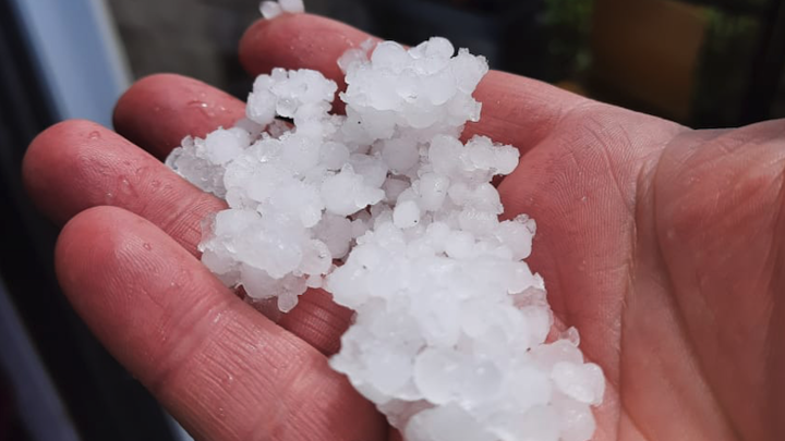 На краю Челябинска прошёл град