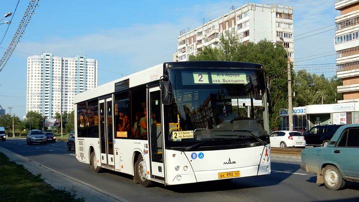 В старом центре Самары из-за провала на дороге изменили пять маршрутов автобусов 6 сентября