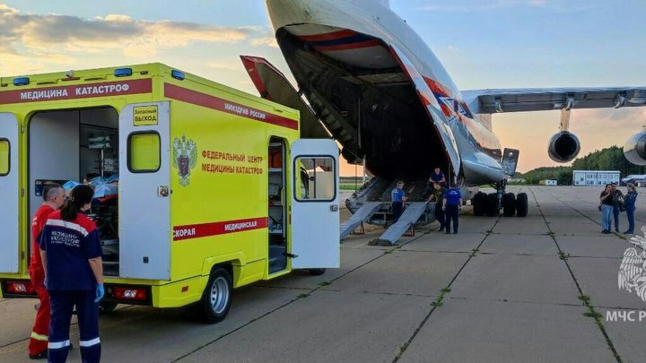 На спецборте МЧС в Нижний Новгород из Волгограда доставили тяжелобольного ребёнка