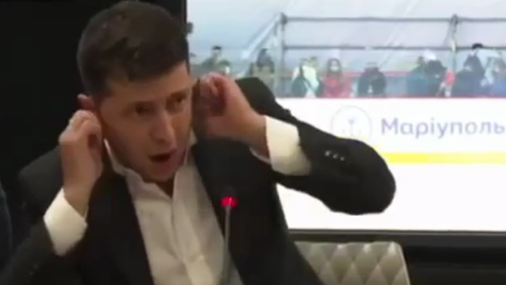 Заткнул уши, открыв широко рот и глаза: Зеленского напугали мариупольские хоккеисты