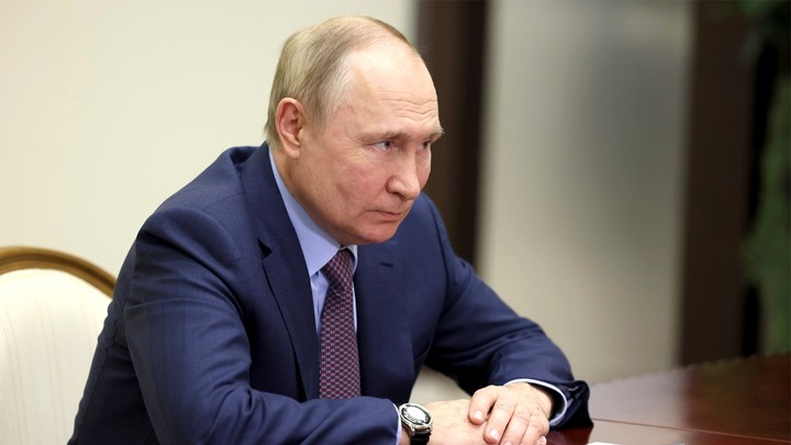 Владимир Путин поручил правительству сделать оформление и получение пособий на детей удобным
