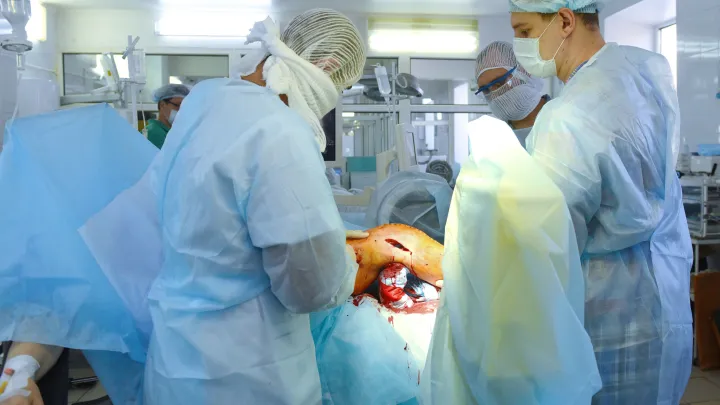 В Британии женщине ампутировали руки и ноги из-за сепсиса, вызванного слюной собаки