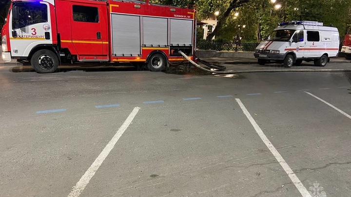 В центре Екатеринбурга полыхало здание НИИ Метрологии