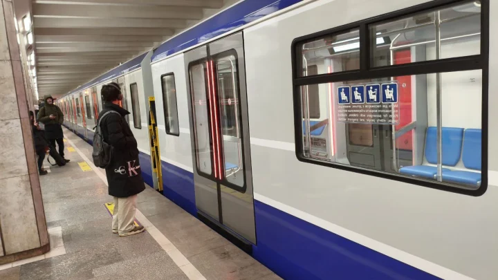 В Новосибирском метро объяснили, почему Ермаки не берут пассажиров