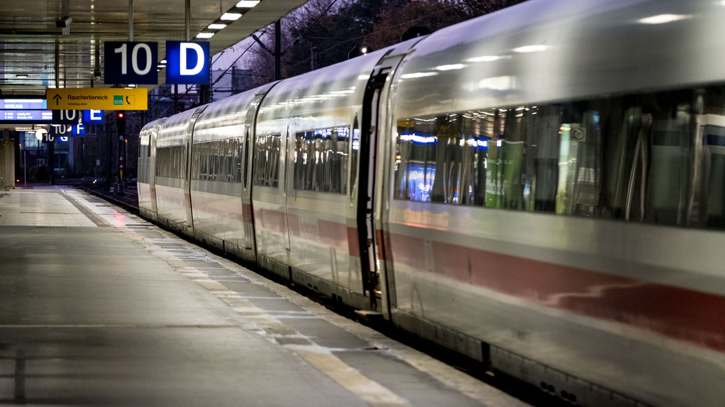 Два поезда метро врезались друг в друга в Германии, есть пострадавшие Два поезда метро врезались друг в друга в Германии, есть пострадавшие