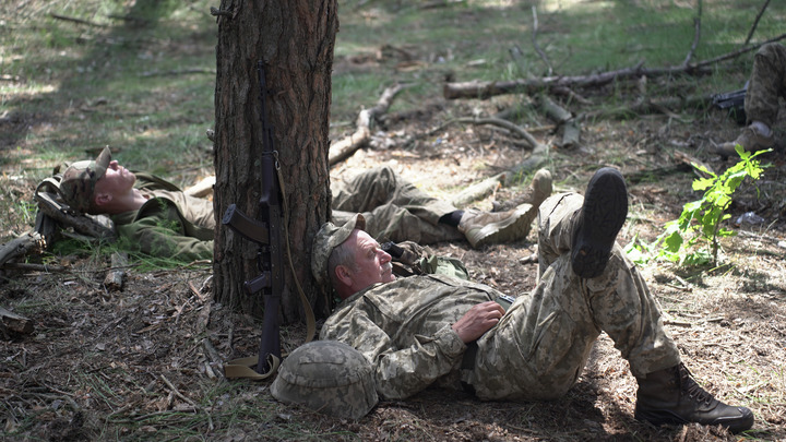 Украинцы массово сдаются в плен на левобережье