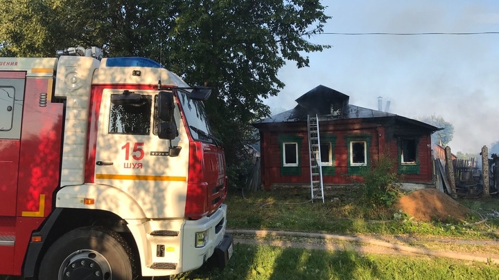Пожилые мужчина и женщина погибли в Ивановской области на пожаре рано утром 26 июля
