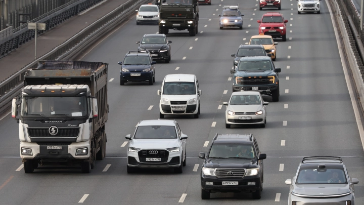 В Москве задержаны трое иностранцев за нападение на автомобиль с ребенком