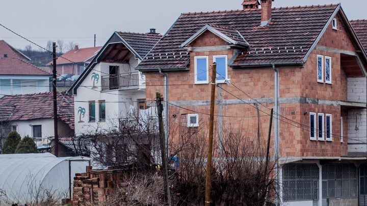 На севере Косова и Метохии звучат сирены: Сербы возводят баррикады